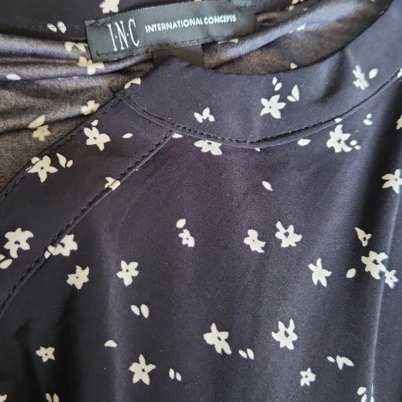 SOLD! INC Women's 3X Riley Ditsy Floral Pullover Long Sleeve - Picture 14 of 14